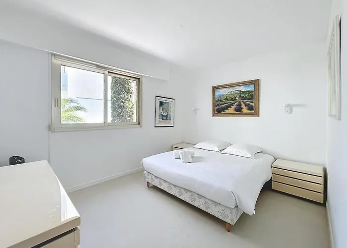 2 Bedroom With Parking 3 Mins From La Croisette Apartment *